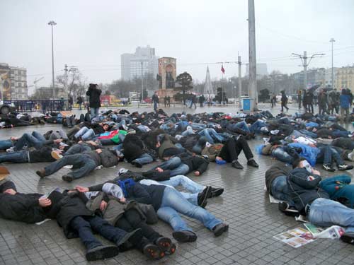 Hocalı Katliamını böyle protesto ettiler /