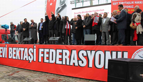İzmir'de Alevilerin dev gövde gösterisi