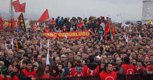 İzmir'de mitinge 60 bin Alevi katıldı