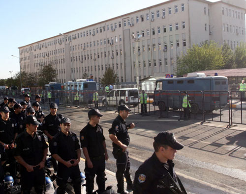 KCK davası, Diyarbakır'da başladı KCK davası, Diyarbakır'da başladı