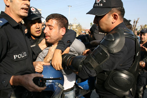 Kadına şiddet eyleminde polis şiddeti!