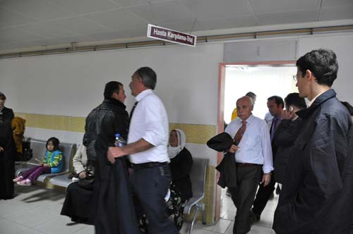 Kazadan yaralı kurtuldu başka bir araç çarptı Kazadan yaralı kurtuldu başka bir araç çarptı