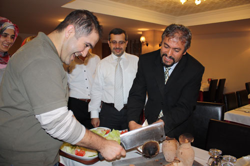 Kebap uğruna testiyi kırdık tiride bandık Kebap uğruna testiyi kırdık tiride bandık