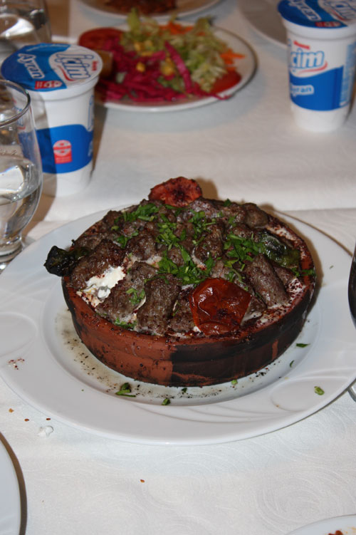 Kebap uğruna testiyi kırdık tiride bandık Kebap uğruna testiyi kırdık tiride bandık