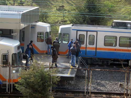 Metro Bayrampaşa'da raydan çıktı /