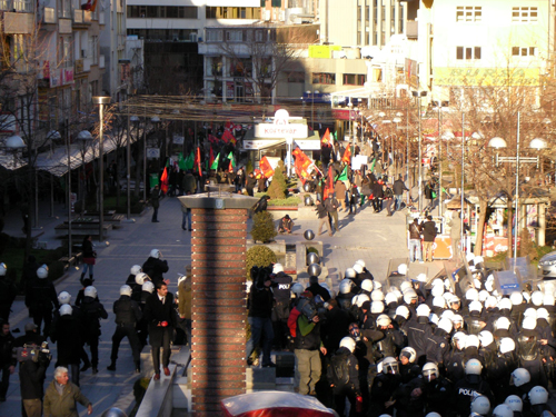Öğrenciler 3 ilde polisle çatıştı / VİDEO
