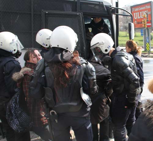 Öğrenciler 3 ilde polisle çatıştı / VİDEO