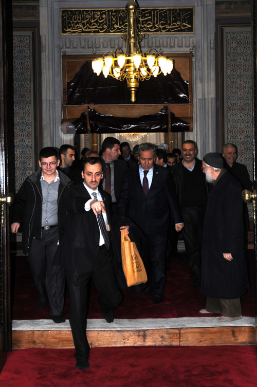 Pertevniyal Valide Sultan Camii açıldı /