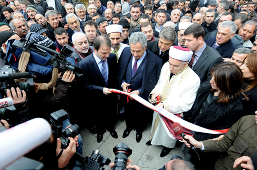 Pertevniyel Valide Sultan Camii açıldı /