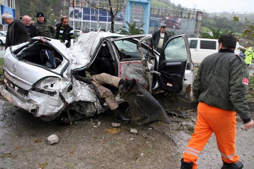 Samsun'da trafik kazası: 2 ölü, 3 yaralı