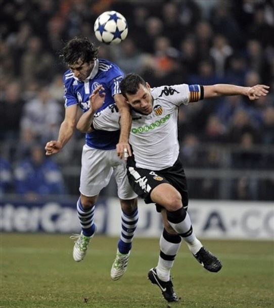 Schalke Mehmet Topal'ı eledi /