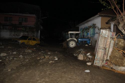 Selzedeler akrabalarında geceledi