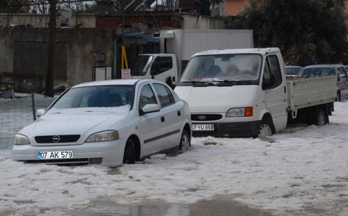 Serikte dolu yağışı kışı hatırlattı-