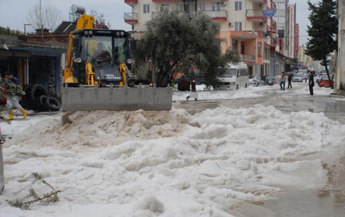 Serikte dolu yağışı kışı hatırlattı-