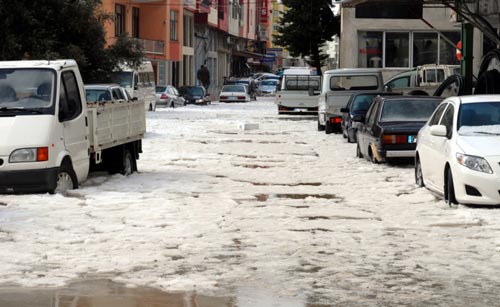 Serikte dolu yağışı kışı hatırlattı-