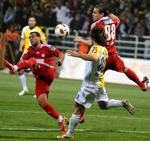 Sivasspor, Bucaspor'a gol oldu yağdı