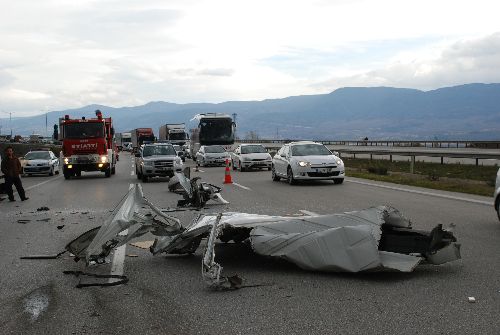TIR'a çarpan araç facisası - Fotogaleri TIR'a çarpan araç facisası - Fotogaleri