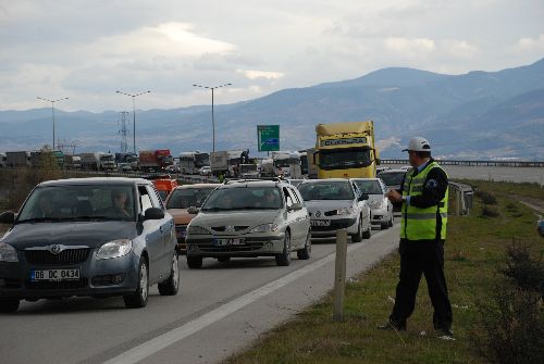 TIR'a çarpan araç facisası - Fotogaleri TIR'a çarpan araç facisası - Fotogaleri