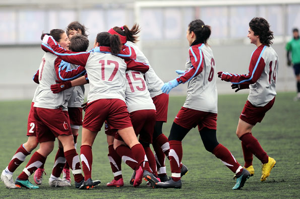 Trabzon'un kızları 9-2 kazandı /