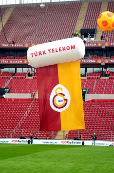 Türk futbolunda tarihi açılış! / Türk futbolunda tarihi açılış! /