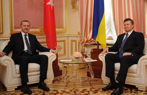 Ukrayna lideri Başbakan Erdoğan'ı karşıladı