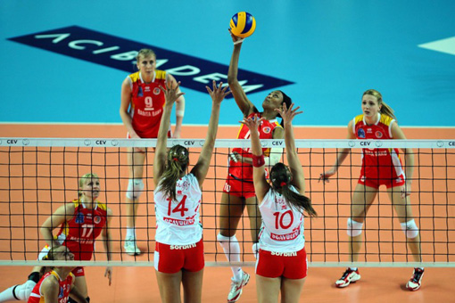 Voleybolda ilk finalist Rabita Bakü oldu