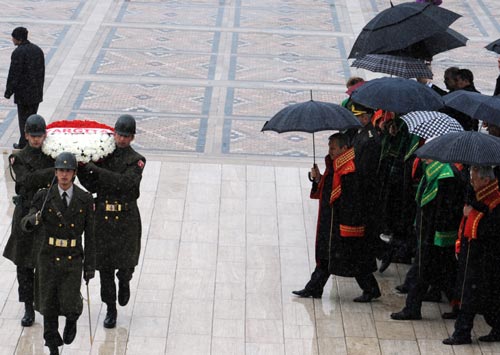 Yargıtay üyeleri Anıtkabir'e çıktı-