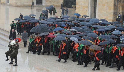 Yargıtay üyeleri Anıtkabir'e çıktı-