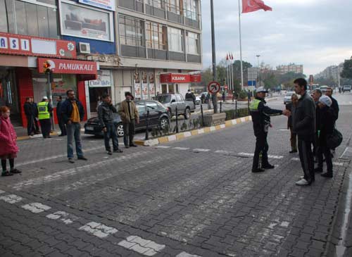 Yayalar polisi çileden çıkardı / GALERİ