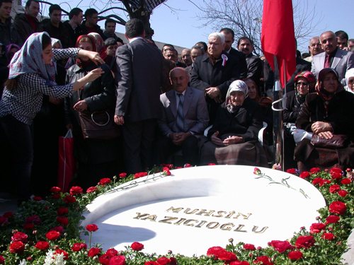 Yazıcıoğlu, kabri başında dualarla anıldı