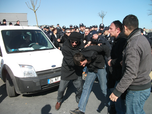 Yol kapatan eylemcilere gözaltı /