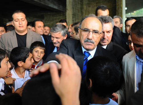 Yüksekova sokaklarında bir Bakan Yüksekova sokaklarında bir Bakan