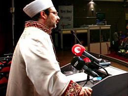 Diyanet İşleri Başkanı cemevine dogru yol aldi