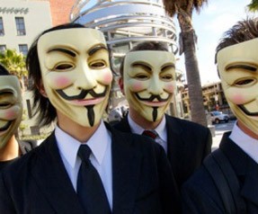 FBI'dan Anonymous şüphelilerine baskın