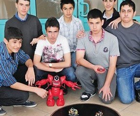 Lise öğrencilerinden itfaiyeci robot