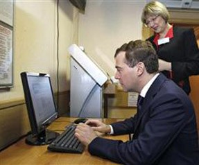 Medvedev'in başı hackerlarla dertte