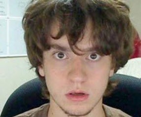 Sony hacker'ı Sony'yi taşladı
