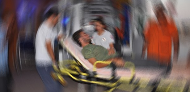 Çatışmada yaralanan 2 Suriyeli Türkiye'ye getirildi
