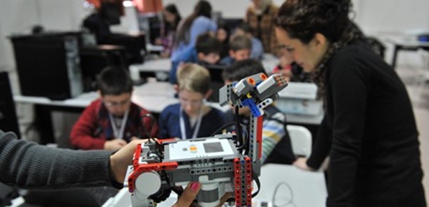 Öğrenciler robot yapmayı öğreniyor