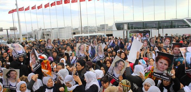 3 PKK'lı kadının cenazesi Diyarbakır'da