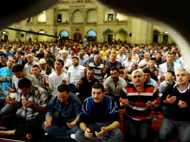 Antalya´da 50 müezzin ve imam ezan okudu