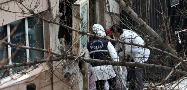 Bombacı bombayı patlatmadan önce kapıda!