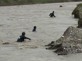 Filyos´ta köprünün bir bölümü daha çöktü