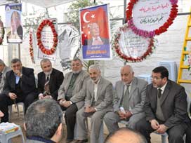 Gazze'de Erbakan için taziye çadırı /