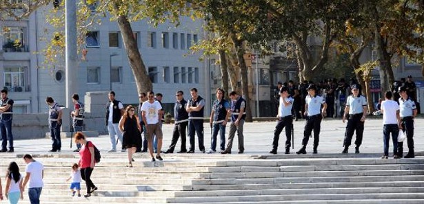 Gezi Parkı'na girişler bir kez daha kapatıldı
