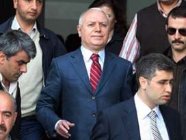 Hastalara bir antibiyotik bir de Haberal
