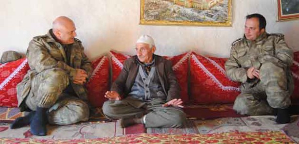 Kürtçe selamla gelen komutana 'kurban' oldu