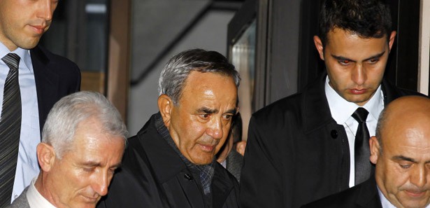 Kara Kuvvetleri eski komutanı tutuklandı