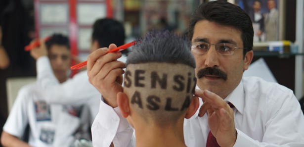 MHP kongresine özel saç tıraşı! 