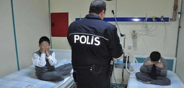 Sınıfta biber gazı sıktı, hastanelik etti!
